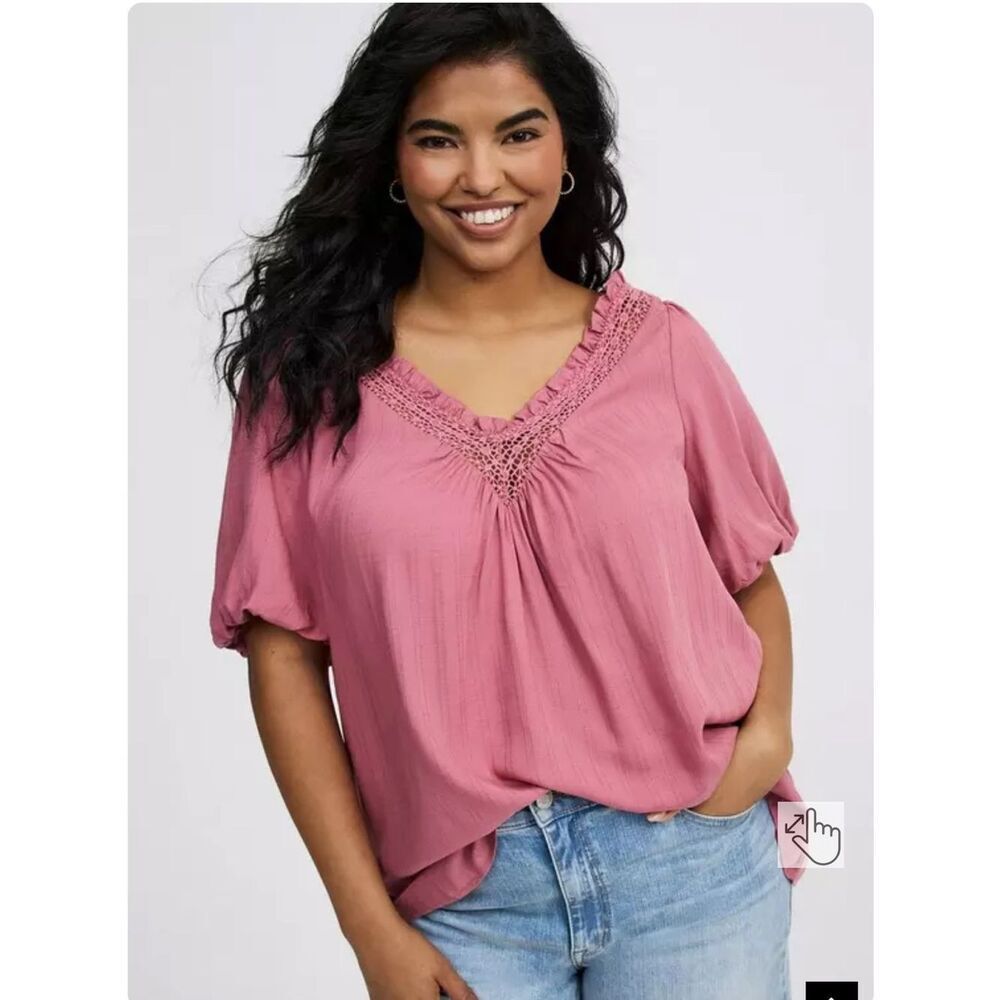 EUC torrid Crosshatch Dobby Lace-Trim Top in Dusty Rose - Size 0